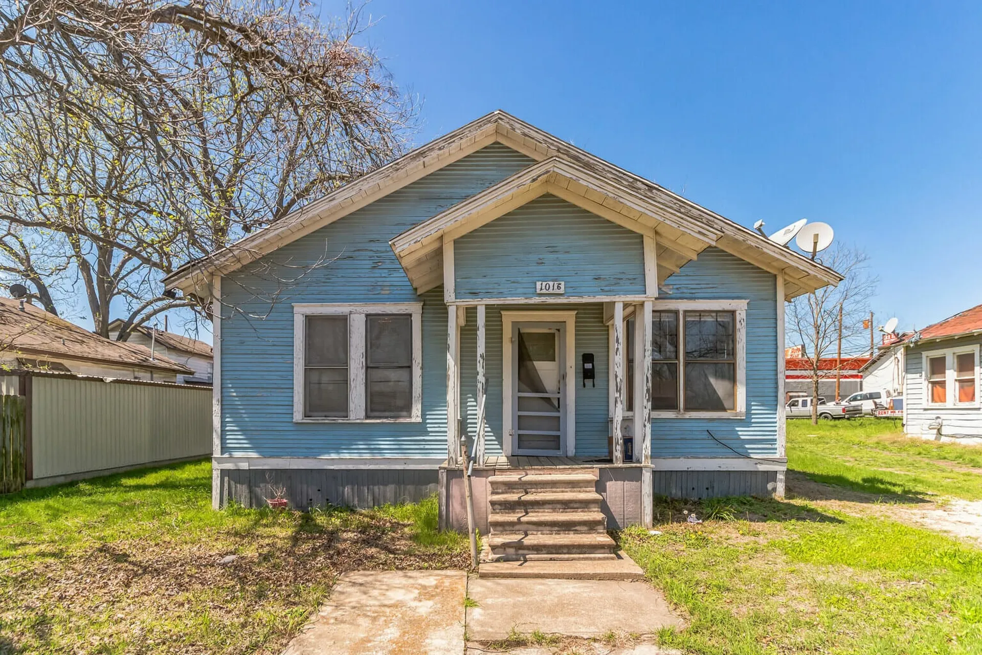 Distressed property photography by HomeJab