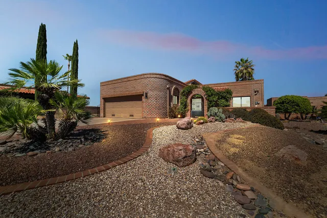 Green Valley Arizona home at virtual twilight