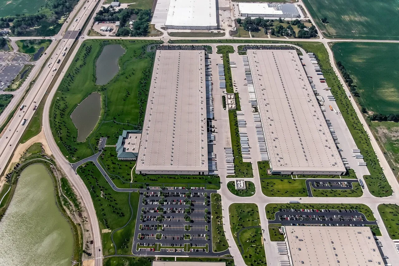 Uline distribution center photography