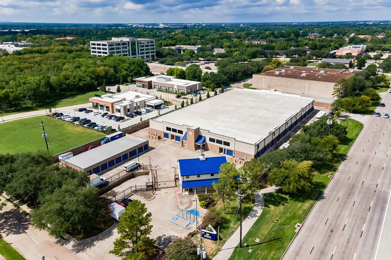 Self storage facility in Sugarland, TX