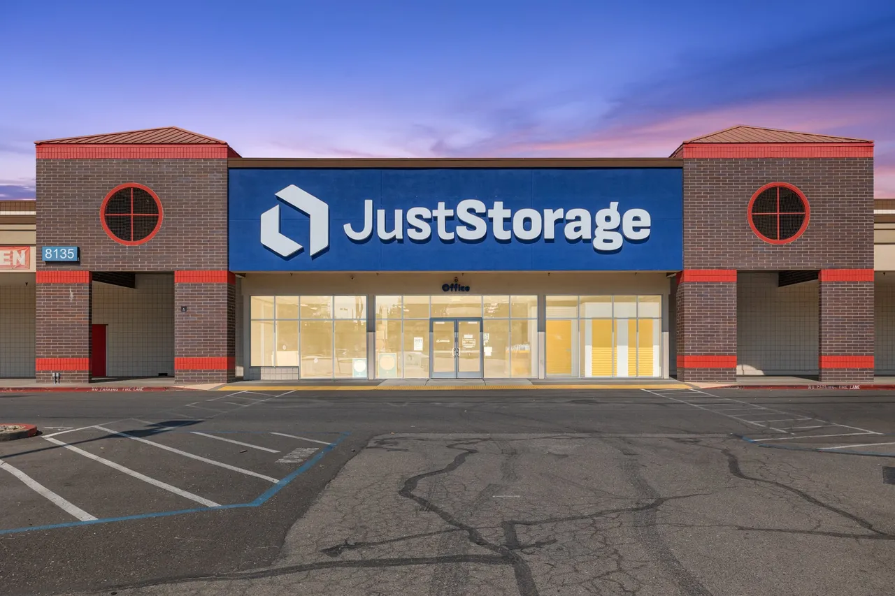 Self storage facility in Antelope, CA