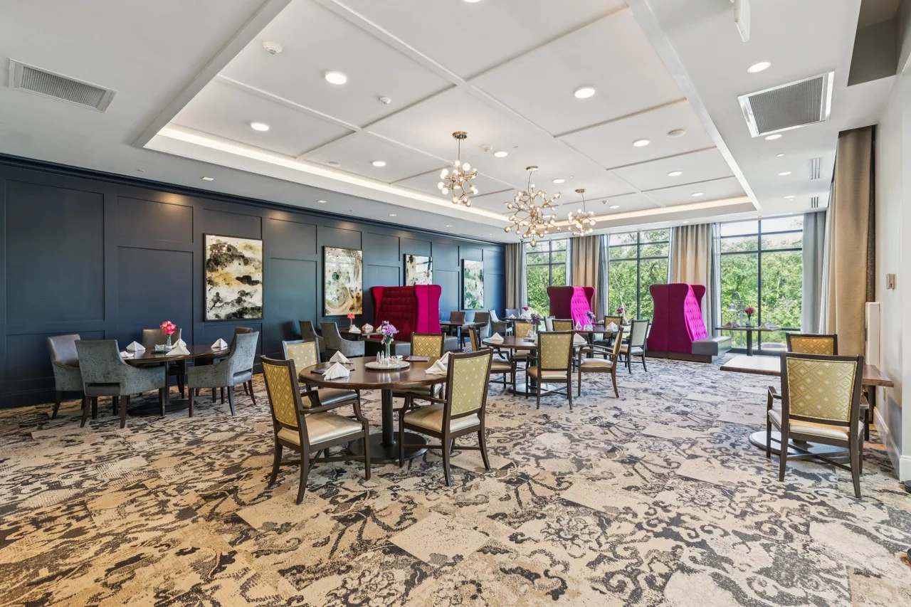 Senior living foyer in Ashburn, VA