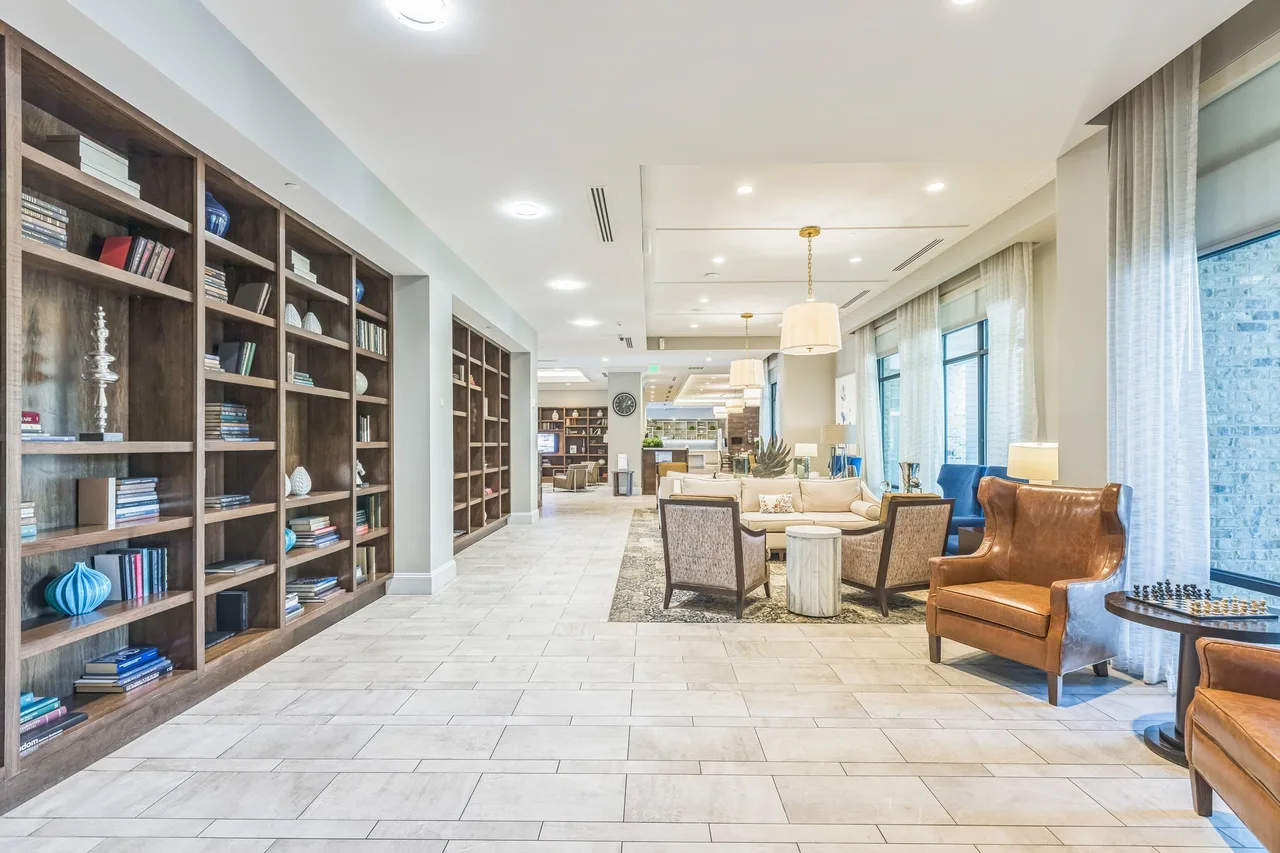 Senior living lounge in Ashburn, VA