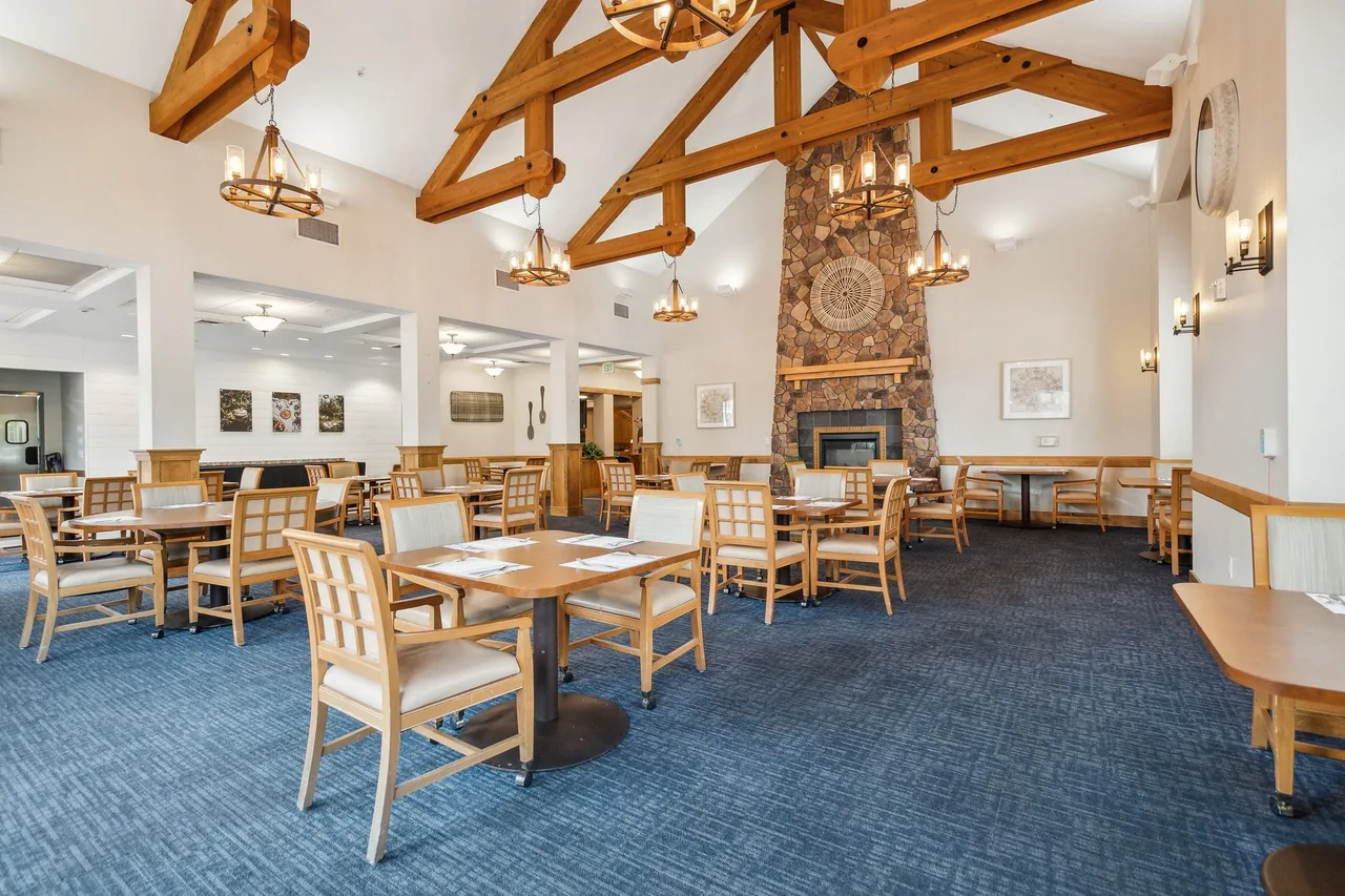 Senior living dining room in Vancouver, WA