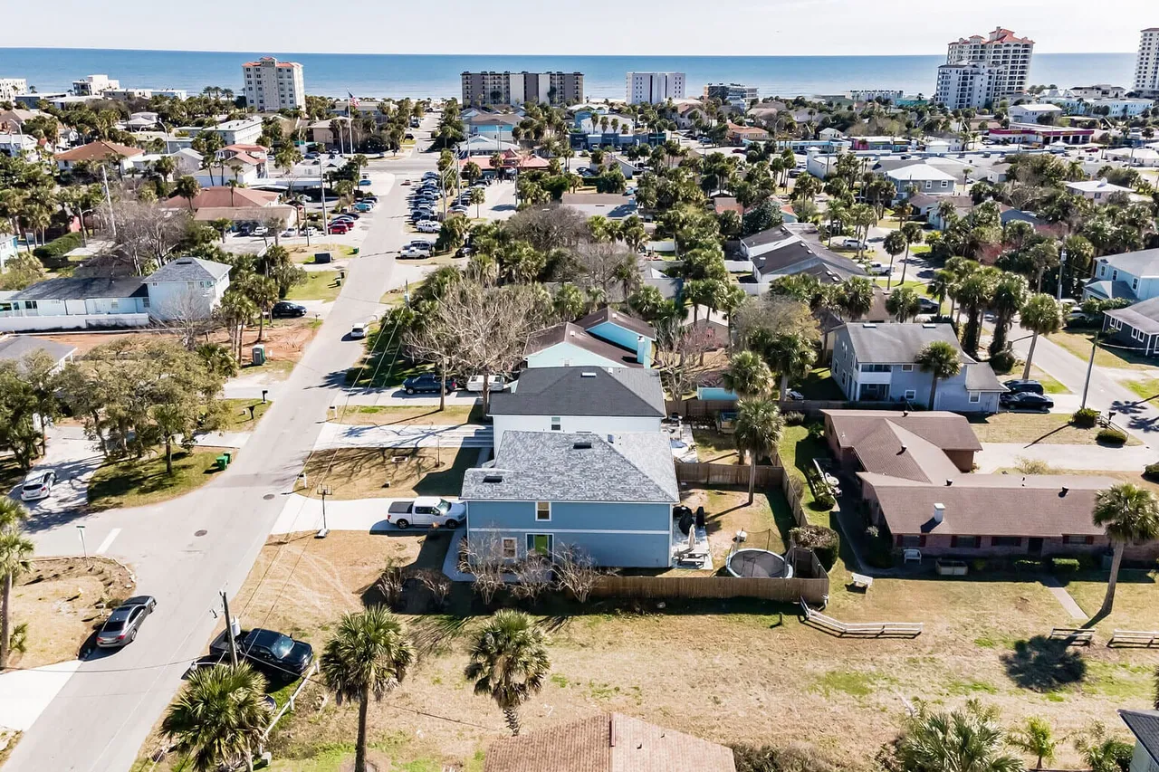 Vacation rental living space at 6th Ave S, Jacksonville Beach, FL