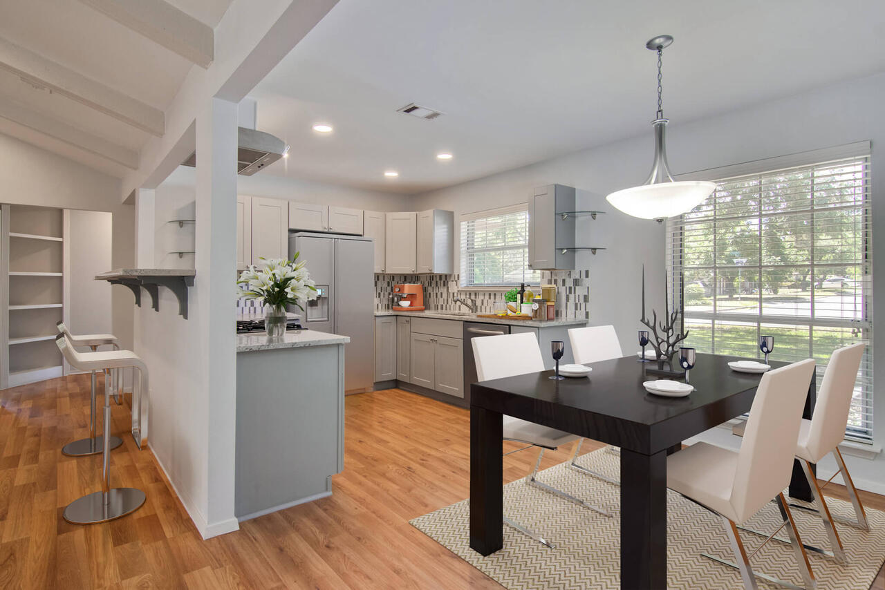 Kitchen & Dining After